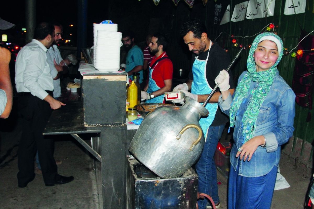 «عربية فول» وحلو «أم دارين»... شباب تبرعوا بصحتهم