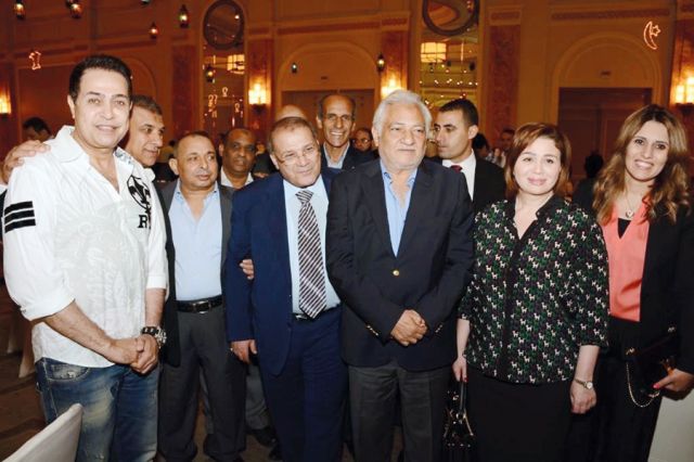 إلهام شاهين وحكيم ومصطفى شعبان في حفلة إفطار