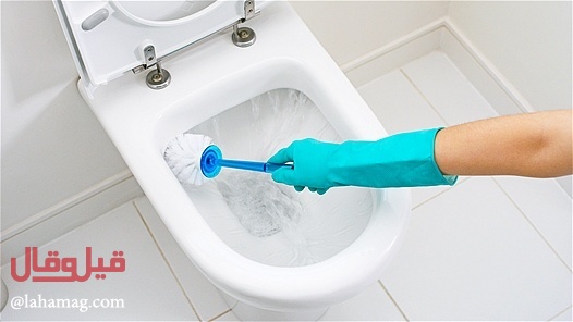 وضعت الخل الأبيض في المرحاض ومسحته... فكانت النتيجة صادمة!!