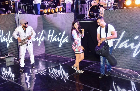 الصور التي لم تنشر قبلاً من حفل هيفاء وهبي الأخير.. وماذا بدّلت من زيها على المسرح؟!