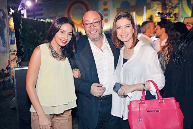 عادل أديب وزوجته منال سلامة وميس حمدان