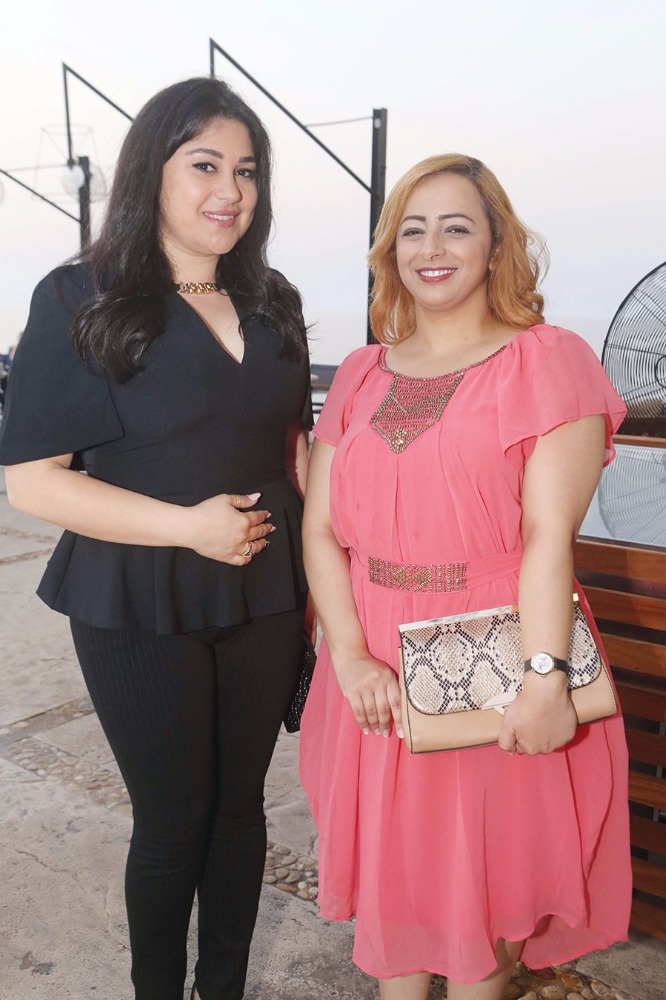 «أنغامي» تقيم إفطاراً للصحافيين على شواطئ بيروت