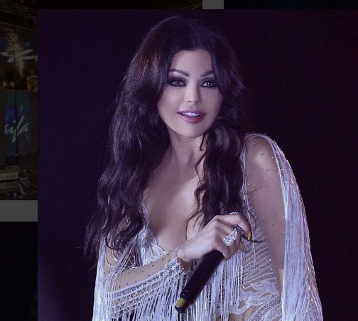 بالصور - هيفاء وهبي تتحوّل إلى نحلة وشقيقتها عليا معها