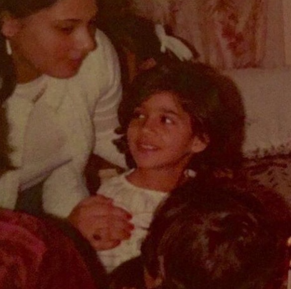 بالصور - خمنّوا هذه الطفلة أي نجمة عربية وجميلة أصبحت؟!