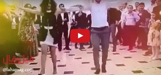 بالفيديو - أقوى تحد في الرقص بين شباب وفتيات في حفل زفاف 