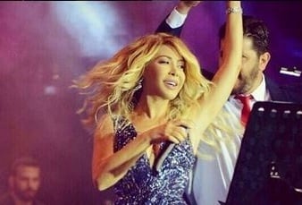 بالفيديو - نوال الزغبي تطلب من نجم مشاركتها الغناء.. ماذا حصل؟