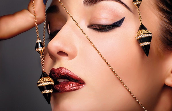 هل جرّبت الماكياج الثوري؟