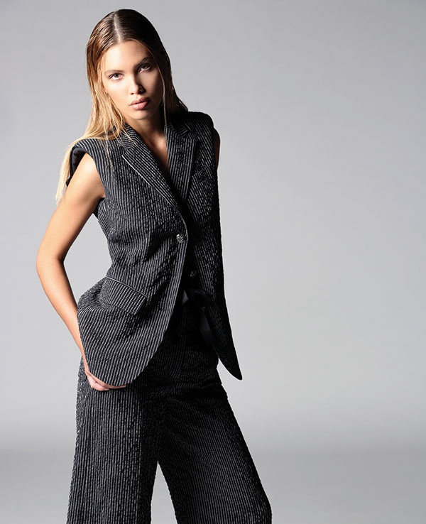 جيليه وسروال متناسق من Sonia Rykiel.
