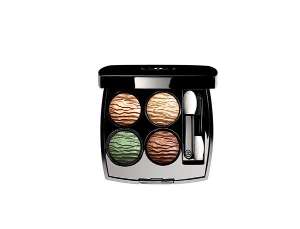 Chanel مشرقة كنور الصيف 
مع مجموعة
 Dans La Lumière De L'Été