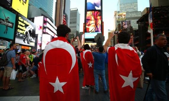 شاب ينجو من الموت في نيس وفي انقلاب تركيا.. إليكم القصة!