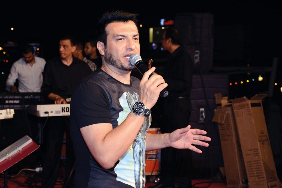 إيهاب توفيق يحيي أغاني التسعينيات