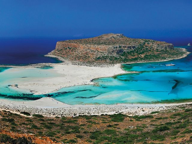 إنه الصيف... شمس جزر اليونان وبحرها بانتظارك