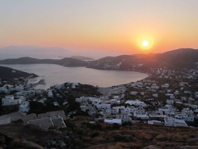 جزيرة إيوس هنا يرقد هوميروس صاحب الإلياذة