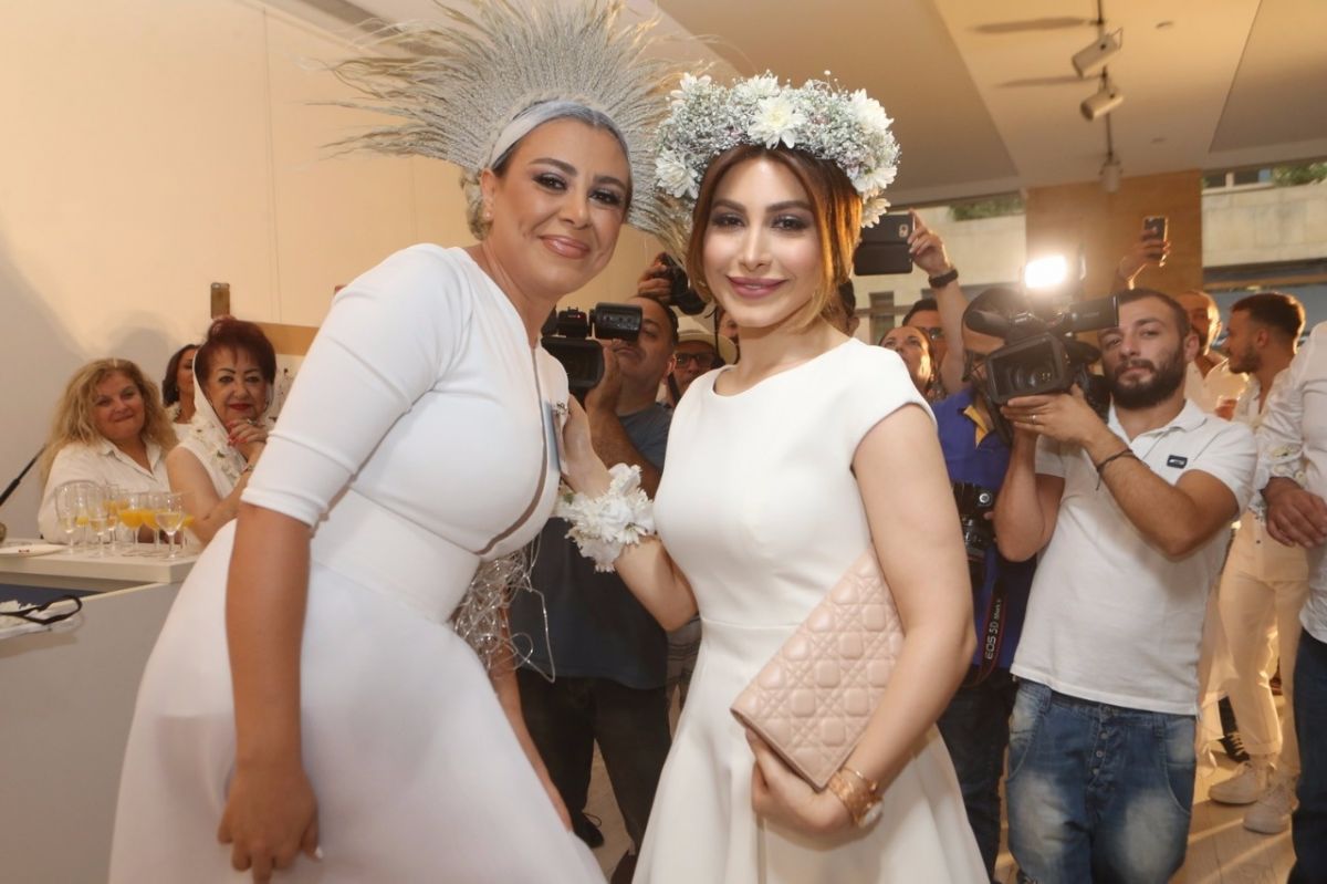 بالصور - شقيقة النجمة اللبنانية يارا رأت روحها... وما سر الأبيض؟!