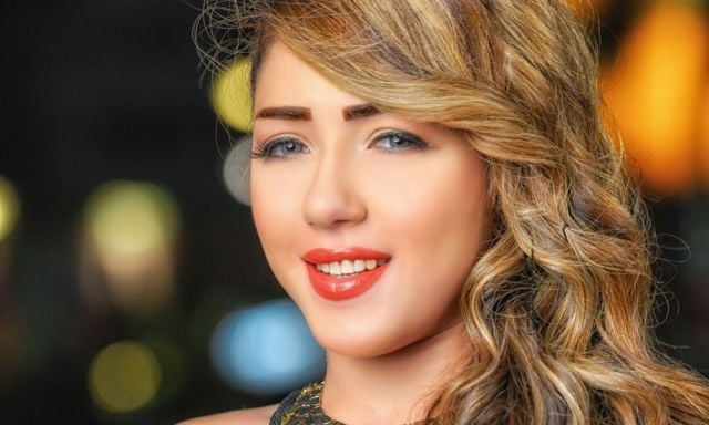 هل تعرضت سارة سلامة لاعتداء لفظي من مخرج فيلمها؟