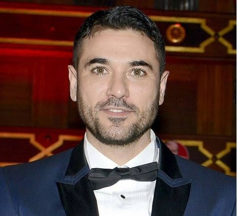 بالفيديو والصور - أحمد عز يحتفل بعيد ميلاده بقالب حلوى مختلف!