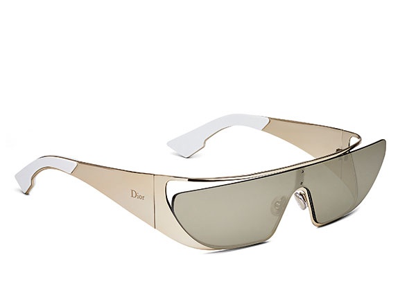 تلبية لذوقك الراقي اخترنا قطعاً مفضّلة من أزياء الموسم وأكسسواراته