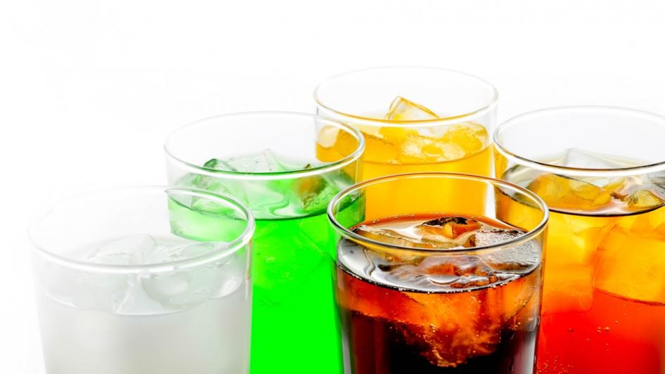 هذا ما يحدث للجسم بعد ساعة من شرب المشروبات الغازية!