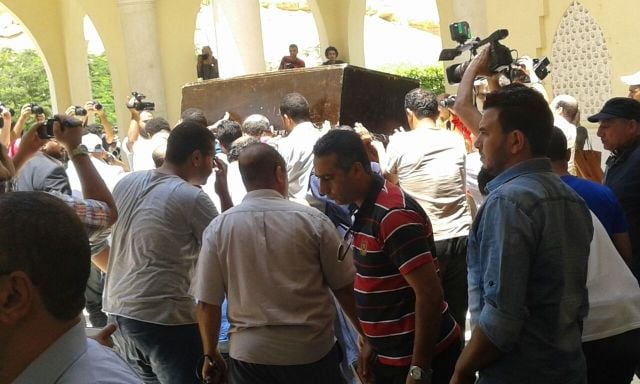 أول صور من جنازة المخرج محمد خان شاهدوا من حضر؟