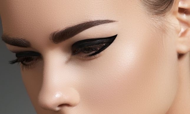 في الصيف.. حلّ مثالي ليدوم الآيلاينر طويلاً