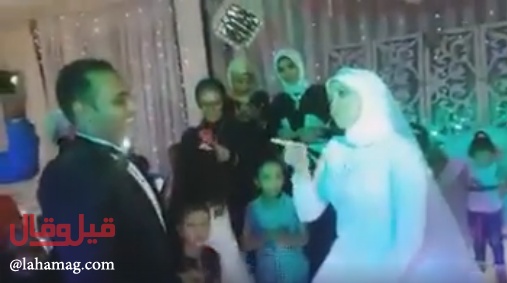 فيديو سيفطر قلوبكم... عروس تغنّي لعريسها الأصمّ باحساس 