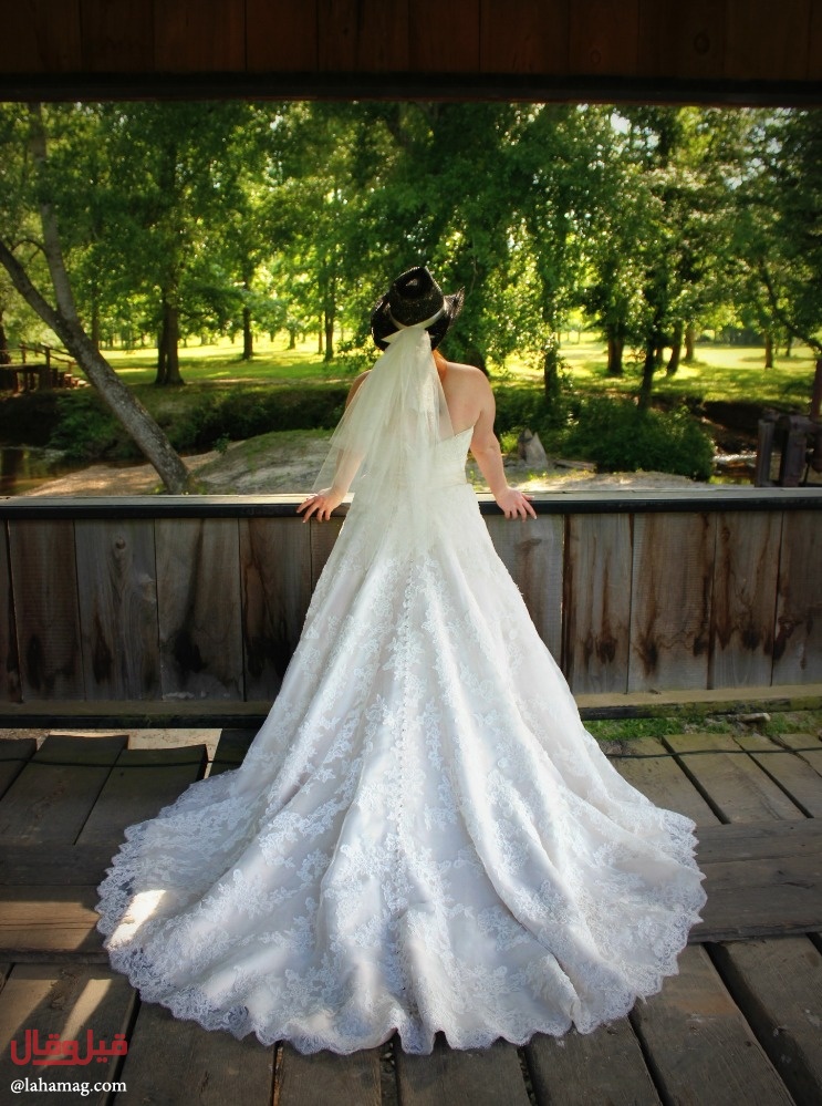 الفيديو الذي أشعل مواقع التواصل.. عروس تكاد تسقط أرضاً أثناء جلسة تصوير.. والسبب كاد يودي بحياتها؟!!