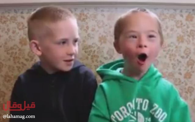 بالفيديو – طفل يشعل مواقع التواصل بحديثه عن أخيه المصاب بمتلازمة داون!