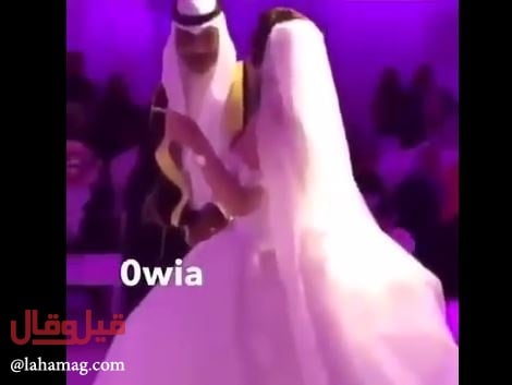 بالفيديو - خليجي يشعل مواقع التواصل برومانسيته في حفل زفافه.. شاهدوا ماذا فعل!؟