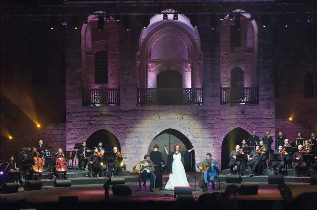 نصير شمّة وشربل روحانا ولينا شماميان في «يا مال الشام»  الموسيقى تُواجه العنف في بيت الدين