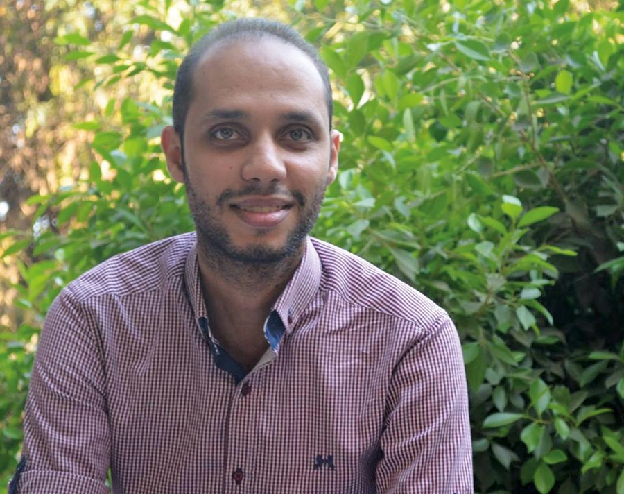 الكاتب والمترجم محمود حسني: مكتبتي لا تنفصل عني