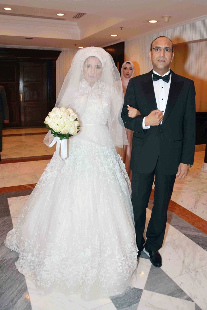 حفلة زفاف تعيد نادية الجندي إلى الأضواء