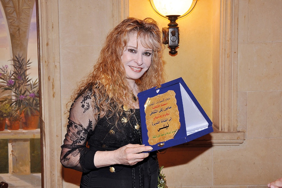 نيللي تعود الى الأضواء