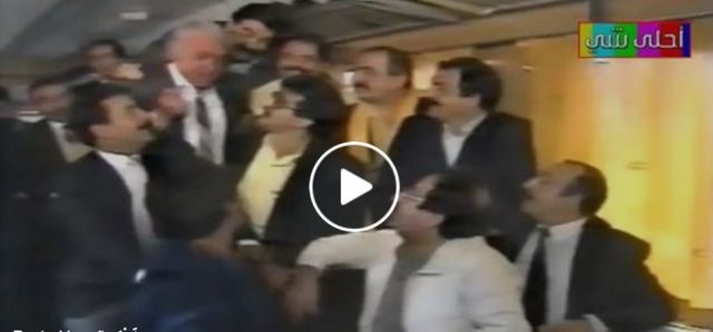 فيديو نادر لجلسة غنائية طريفة تجمع دريد لحّام وعمر حجّو ومنى واصف وأيمن زيدان وغيرهم من النجوم