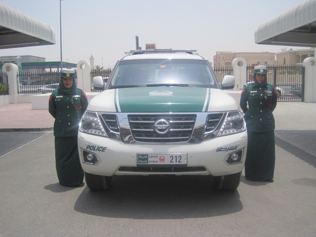 أمّ تعذّب ابنتها لأنّها «حمل ثقيل» وشرطة دبي تتدخل