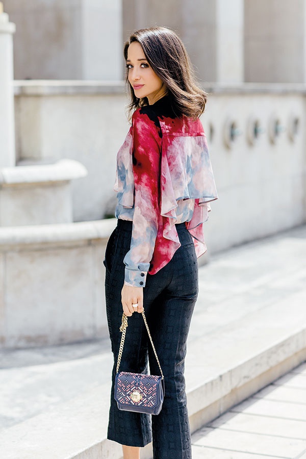 طلّة عصرية من إيلي صعب