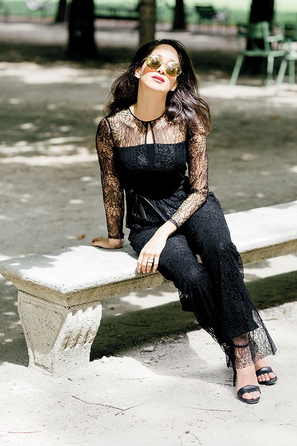 بذلة سوداء مخرّمة من جورج شقرا
