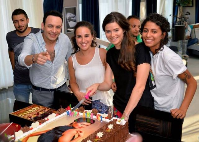 بالصور- مصطفى قمر يحتفل بعيد ميلاد يسرا اللوزي