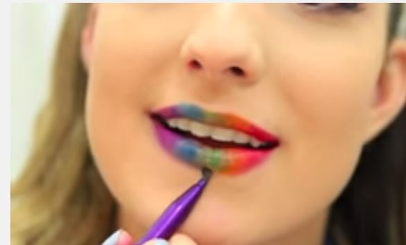 بالفيديو - اصنعي أحمر الشفاه الخاص بك من العلكة!