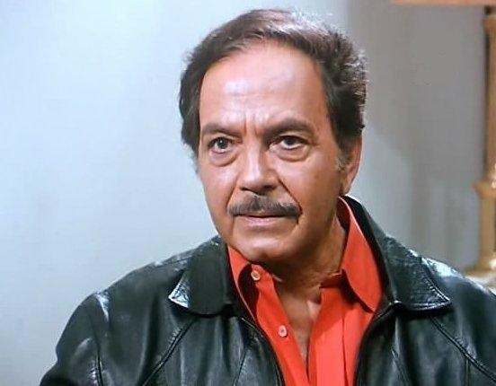 بالصورة- هذا الشاب الوسيم حفيد كمال الشناوي... فهل يتجه للفن؟