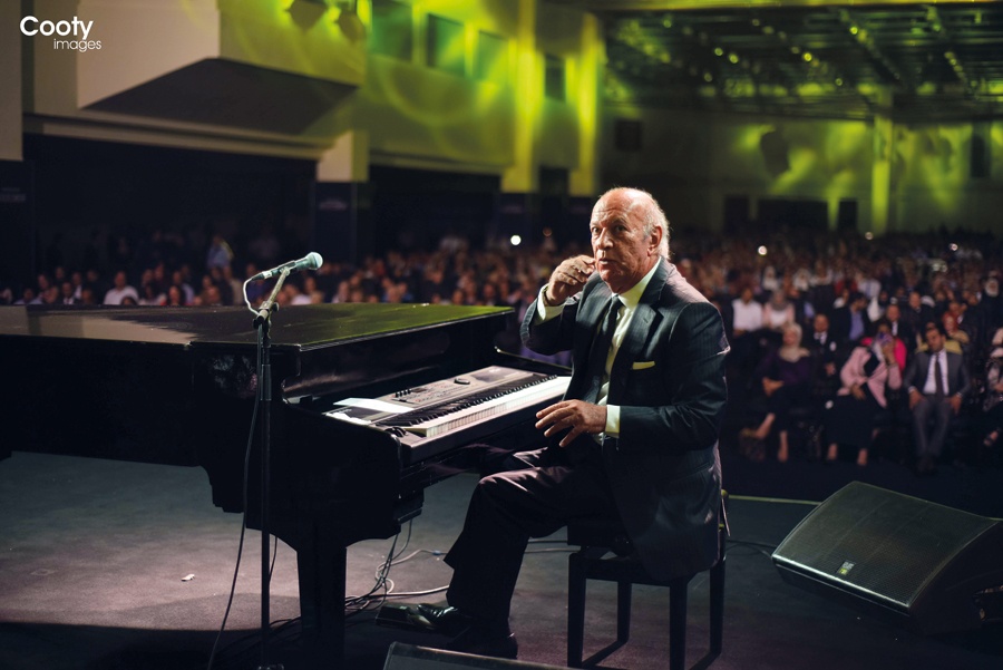 عمر خيرت يحصد صيحات الإعجاب