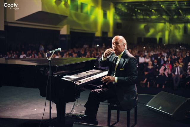 عمر خيرت يحصد صيحات الإعجاب