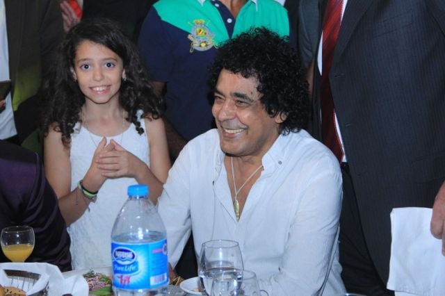 بالصور- محمد منير وهشام عباس وسط نجوم كرة القدم