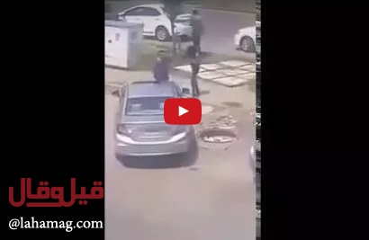 بالفيديو - شابة تتجول بلا ملابس في الشارع... ما سرها؟!