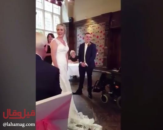 فيديو طريف - قرد يقتحم زفاف ويفاجئ العروس.. شاهدوا ماذا فعل!!