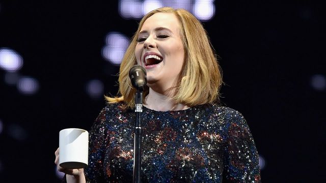 أديل لن تأكل البيتزا بعد اليوم والسبب لا علاقة له بالسمنة! وتصرّح: 