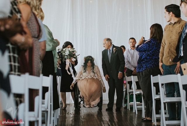 بالصور - عروس مقعدة.. تمشي فجأة يوم زفافها!