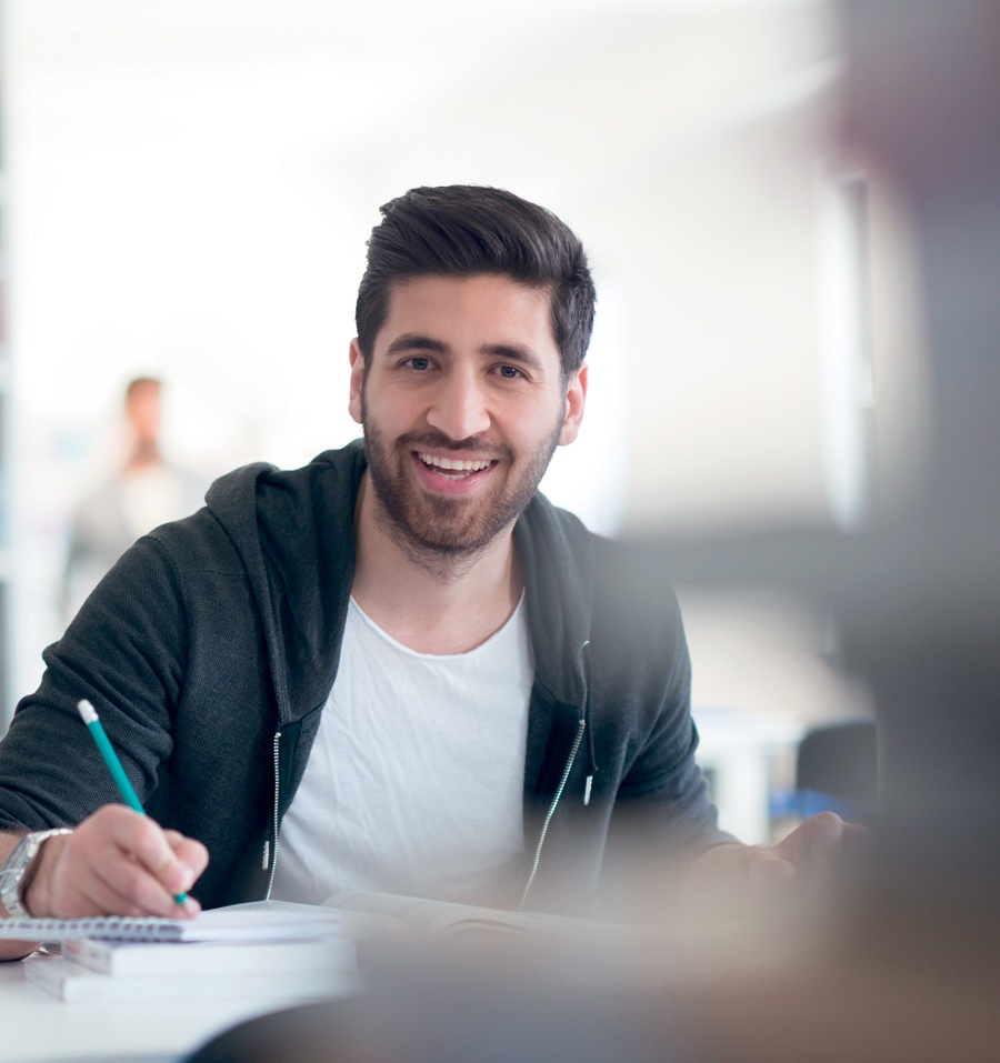 حكايات أجانب وقعوا في غرام اللغة العربية