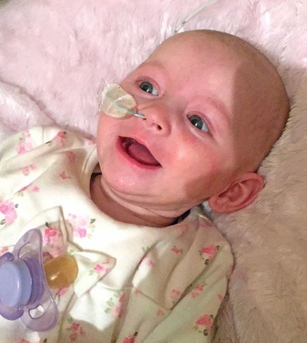 بالصور - معجزة إلهية تعيد طفلة ميتة إلى الحياة.. إليكم القصة!