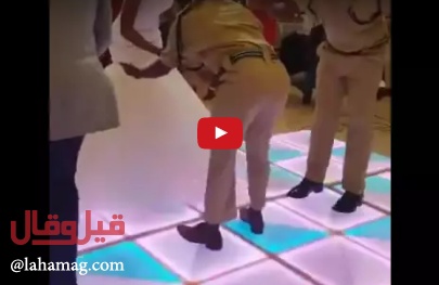 بالفيديو - رقصة هزلية مع العروس تدخل العريس في نوبة ضحك هيستيري