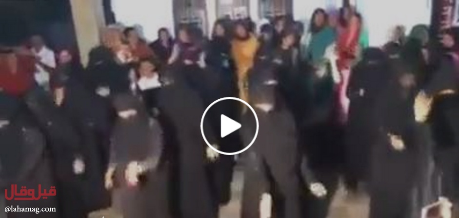 بالفيديو - رقص فرقة نسائية على أنغام 